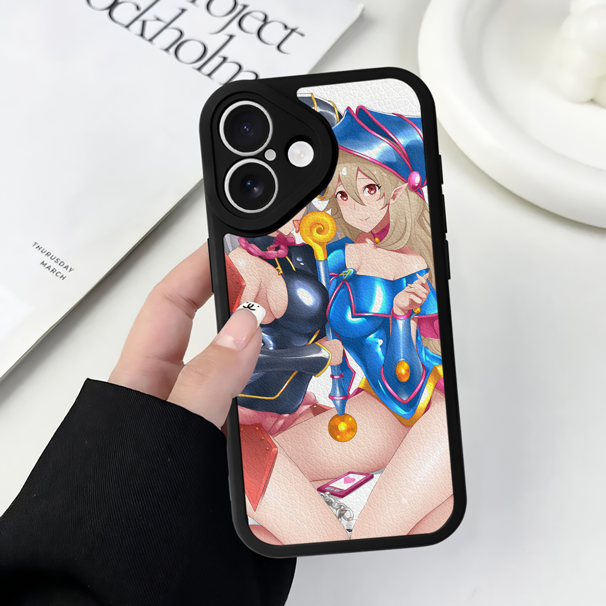 （画像用） 遊☆戯☆王 Yu-Gi-Oh! 【iPhone 16シリーズ対応】シリコンスマホケース（レザー調） 材質：シリコン